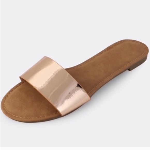 ❌SOLD❌ New Rose Gold Metallic Slip On Sandals. - Picture 4 of 6